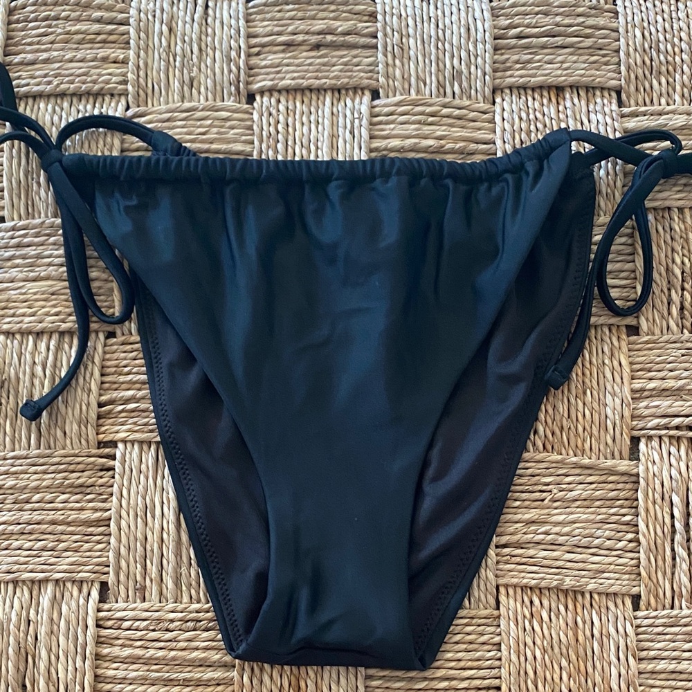 New with tag Madewell Black Bikini Bottom with Side Ties medium